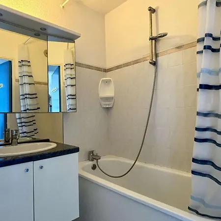2 Pieces, 4 Pers, Parking Prive, Proche Et Commerces - Fr-1-225-813 Apartment *